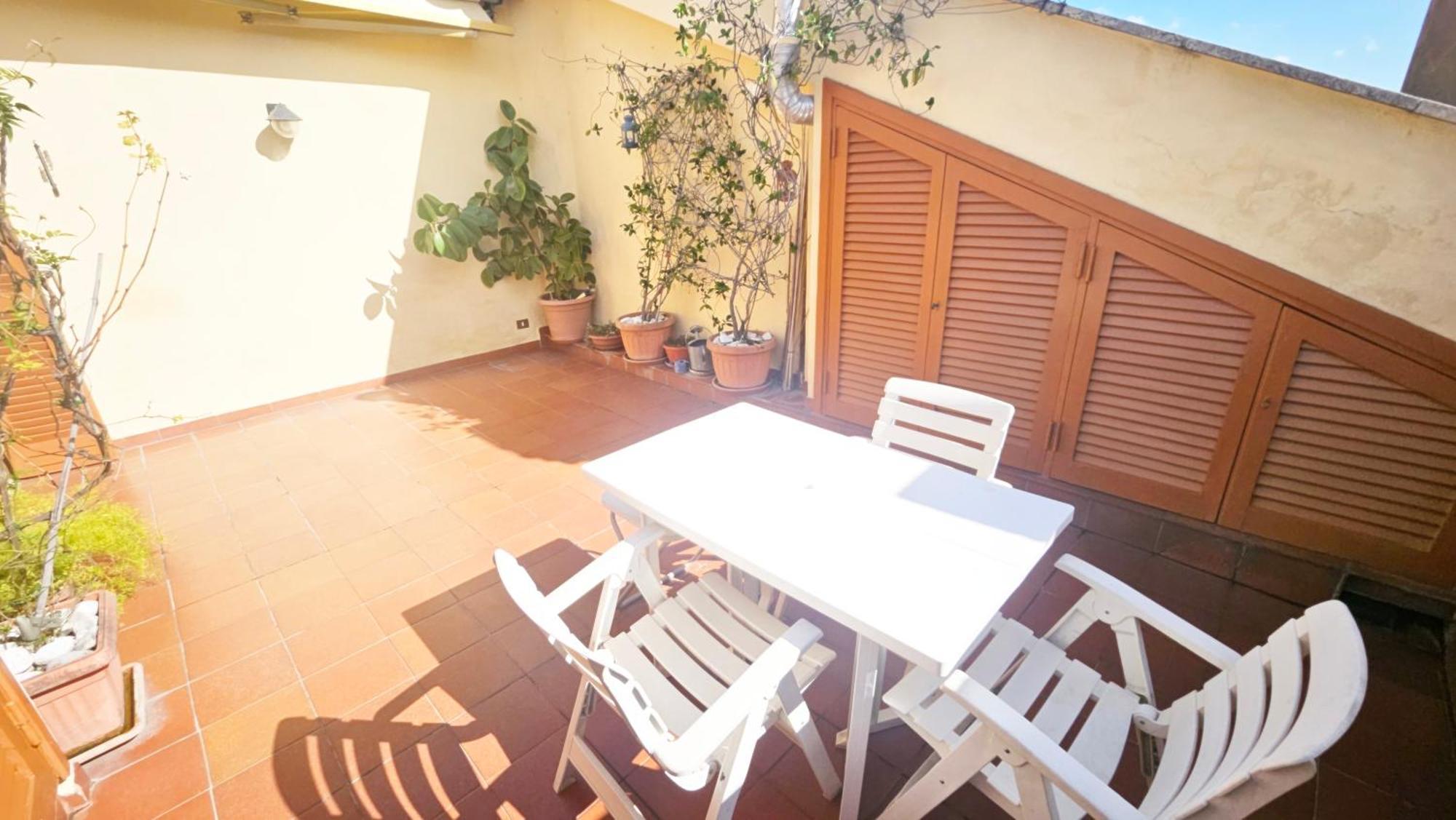 Apartment Cozy Penthouse With Terrace In Pet Friendly
