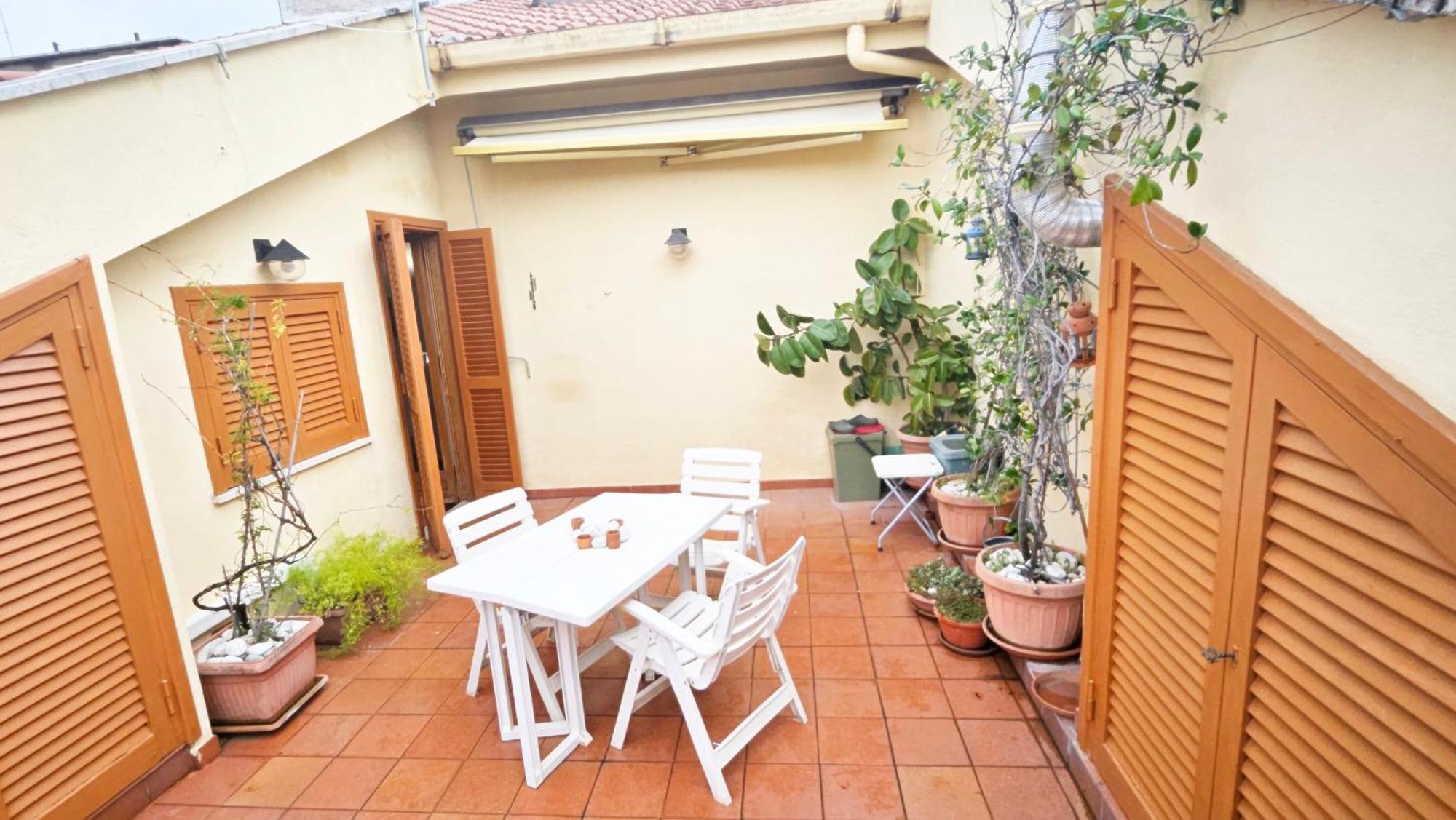 Lägenhet Cozy Penthouse With Terrace In Pet Friendly *
