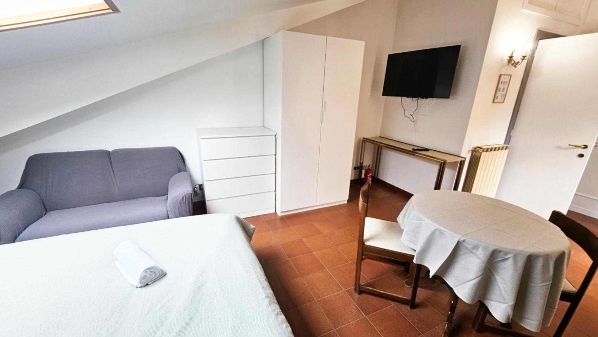 Cozy Penthouse With Terrace In Pet Friendly * Rom